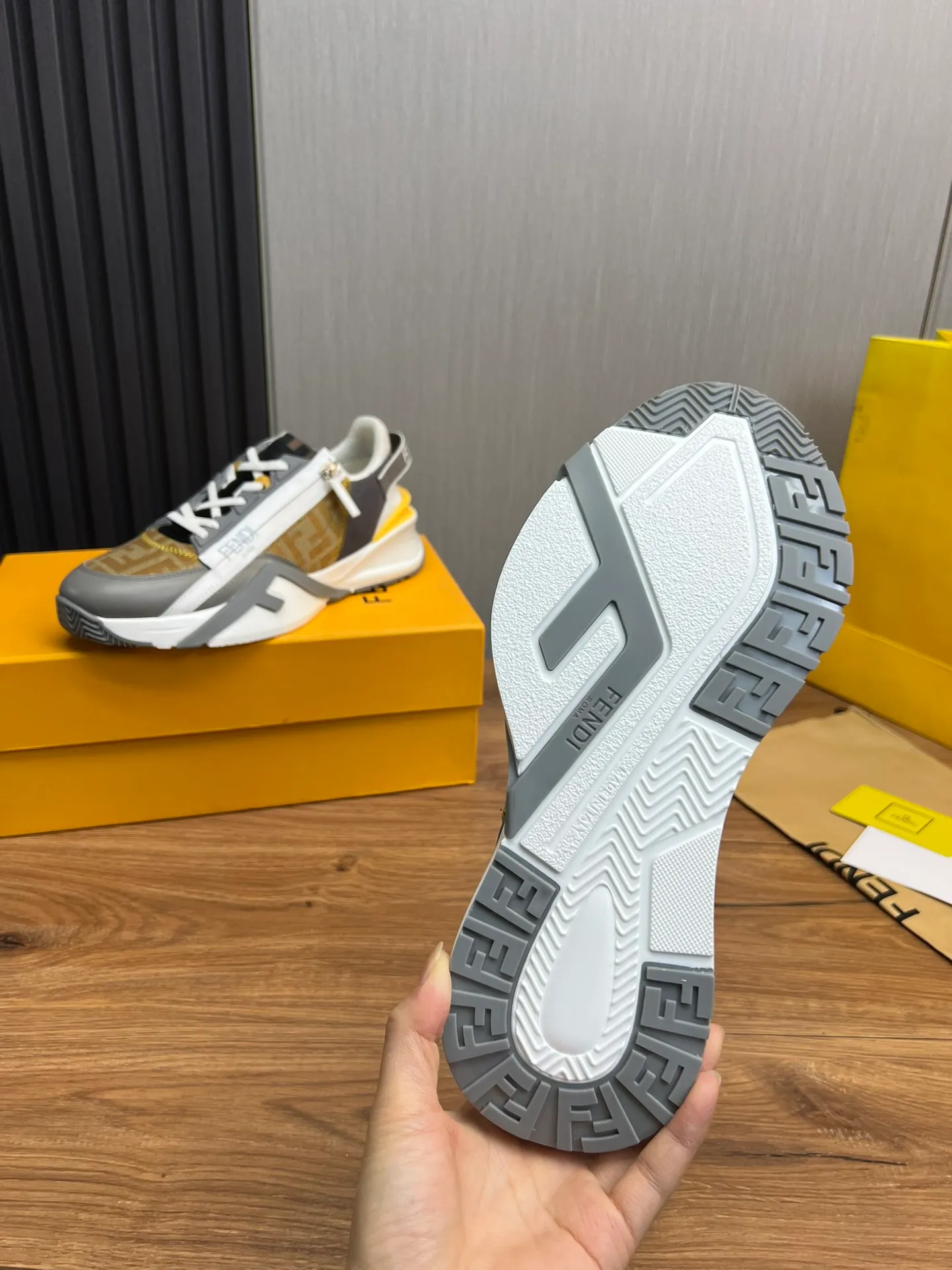 Men's men's shoes💰520💰 Fendi [Fendi] hot style is on the market🔥Fashionable casual men's shoes🔱Made of original brand fly knit fabric. Original cowhide + breathable mesh lining + sheepskin feet. Perfect shape and top quality, you deserve it🔜Original rubber outsole, ultra-light, non-slip and wear-resistant👣 Standard size 38-44